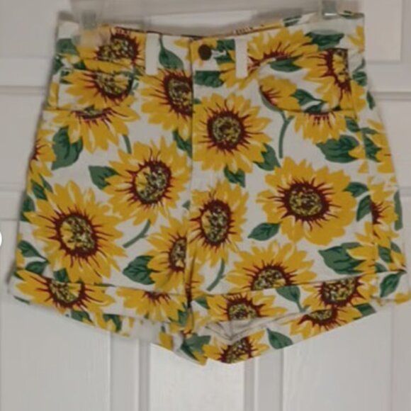 American Apparel Denim Jean Mom Shorts Size 26/27 Small Cuffed Floral Sun Flower - Picture 1 of 5
